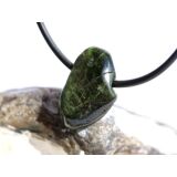 Turmalin grün (Verdelith) Trommelstein gebohrt - Sonderqualität - Rarität - ca. 2 cm x 1,3 cm x 0,7 cm