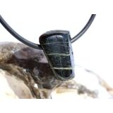 Turmalin grün (Verdelith) Trommelstein gebohrt - Rarität - ca. 1,9 cm x 1,4 cm x 0,8 cm