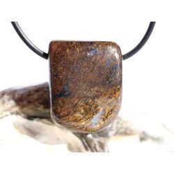 Bronzit Trommelstein / Schmuckstein gebohrt - Sonderqualit�t - ca. 2,5 cm x 2 cm x 0,9 cm