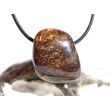 Bronzit Trommelstein gebohrt - Sonderqualität - ca. 2,4 cm x 2 cm x 1,7 cm