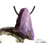 Sugilith XL Rohsteinform angetr. (Trommelstein) gebohrt -...
