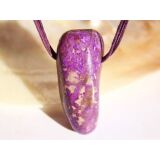 Sugilith XXL Schmuckstein / Trommelstein gebohrt mit Band Silberverschluss - Rarität - AAA-Sonderqualität - ca. 4,5 cm x 2 cm x 2 cm