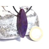 Sugilith XXL Schmuckstein / Scheibenstein gebohrt - Rarität - AA-Sonderqualität - Handarbeit - ca. 4,5 cm x 1,6 cm x 0,8 cm