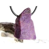 Sugilith XL Rohsteinform angetr. (Trommelstein) gebohrt - Rarität - AA-Sonderqualität - ca. 3,8 cm x 2,7 cm x 1,3 cm
