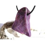 Sugilith XL Rohsteinform angetr. (Trommelstein) gebohrt - Rarität - AA-Sonderqualität - ca. 3,8 cm x 2,7 cm x 1,3 cm