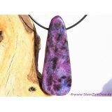 Sugilith mit Richterit XXXL Schmuckstein / Scheibenstein gebohrt - Rarität - AAA-Sonderqualität - Handarbeit - ca. 7,1 cm x 2,7 cm x 0,7 cm