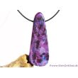 Sugilith mit Richterit XXXL Schmuckstein / Scheibenstein gebohrt - Rarität - AAA-Sonderqualität - Handarbeit - ca. 7,1 cm x 2,7 cm x 0,7 cm