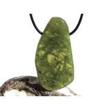 Vesuvian grün (Idokras) XXXL Schmuckstein / Scheibenstein gebohrt - Sonderqualität - Rarität - Handarbeit - ca. 5,5 cm x 2,8 cm x 0,8 cm