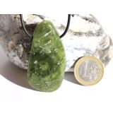 Vesuvian grün (Idokras) XXXL Schmuckstein / Scheibenstein gebohrt - Sonderqualität - Rarität - Handarbeit - ca. 5,5 cm x 2,8 cm x 0,8 cm