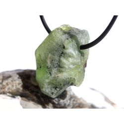 Peridot Kristall- / Rohsteinform gebohrt (Olivin / Chrysolith) - Sonderqualitt - ca. 2,9 cm x 2,3 cm x 1,3 cm (GKS)