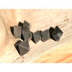 Magnetit Kristalle natur Oktaeder - ca. 10 g (GKS) - Restbestand -