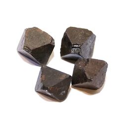 Magnetit Kristalle natur Oktaeder - ca. 1,5 - 2 cm / ca. 7-10 g/St