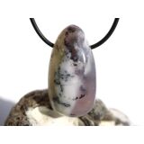 Dendritenchalcedon XL Trommelstein / Schmuckstein Cabochon gebohrt - Sonderqualität - ca. 3,9 cm x 2,1 cm x 1,5 cm