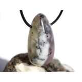 Dendritenchalcedon XL Trommelstein / Schmuckstein Cabochon gebohrt - Sonderqualität - ca. 3,9 cm x 2,1 cm x 1,5 cm