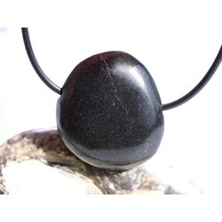 Basalt Scheibenstein / Schmuckstein gebohrt -...