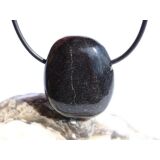 Basalt Scheibenstein / Schmuckstein gebohrt - Sonderqualität - ca. 3 cm x 2,5 cm x 1 cm