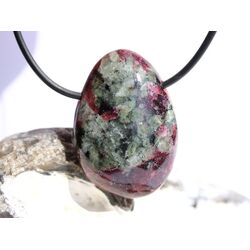 Eudialyt XL Schmuckstein Cabochon gebohrt - Sonderqualitt - Raritt - ca. 3,6 cm x 2,5 cm x 0,8 cm (GKS)