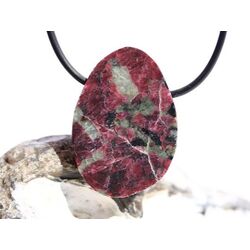 Eudialyt XL Schmuckstein Cabochon gebohrt - Sonderqualitt - Raritt - ca. 3,6 cm x 2,5 cm x 0,8 cm (GKS)