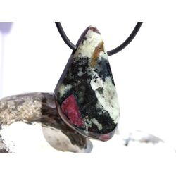 Eudialyt XXL Schmuckstein gebohrt - Sonderqualitt - Raritt - Handarbeit - ca. 4,1 cm x 2,2 cm x 1,3 cm