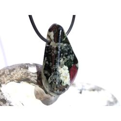 Eudialyt XXL Schmuckstein gebohrt - Sonderqualitt - Raritt - Handarbeit - ca. 4,1 cm x 2,2 cm x 1,3 cm