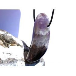 Chevron-Amethyst (Amethystquarz) XXXL Trommelstein gebohrt - Sonderqualität - ca. 6,4 cm x 2,7 cm x 2,4 cm