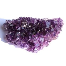 Amethyst-Stufe / Aufsteller dunkel (Uruquai) - Sonderqualitt - ca. 7,3 cm x 5,1 cm x 3,5 cm