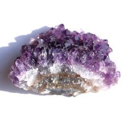 Amethyst-Stufe / Aufsteller dunkel (Uruquai) - Sonderqualitt - ca. 7,3 cm x 5,1 cm x 3,5 cm