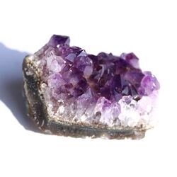 Amethyst Kristallstufe / Ladestufe mitteldunkel (Uruquai) - Sonderqualitt - ca. 6 cm x 4,6 cm x 3,7 cm