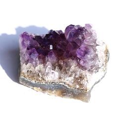 Amethyst Kristallstufe / Ladestufe mitteldunkel (Uruquai) - Sonderqualitt - ca. 6 cm x 4,6 cm x 3,7 cm