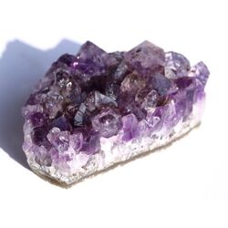 Amethyst Kristallstufe / Ladestufe mitteldunkel (Uruquai) - Sonderqualitt - ca. 7 cm x 4,3 cm x 3,3 cm
