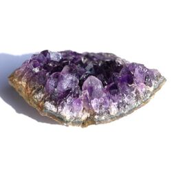 Amethyst-Stufe / Aufsteller dunkel (Uruquai) - Sonderqualitt - ca. 7,1 cm x 5,5 cm x 2,7 cm