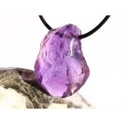 Amethyst mittelhell Kristall / Rohstein angetrommelt (Trommelstein) gebohrt - AAA-Sonderqualitt - Raritt - ca. 3,5 cm x 2,6 cm x 1,5 cm