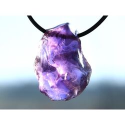 Amethyst mittelhell Kristall / Rohstein angetrommelt (Trommelstein) gebohrt - AAA-Sonderqualitt - Raritt - ca. 3,5 cm x 2,6 cm x 1,5 cm