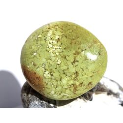 Opal grn Pistazienopal XXL Trommelstein / Seifenstein / Massagestein - Raritt - Sonderqualit - ca. 5,1 cm x 4,7 cm x 1,6 cm (GKS)