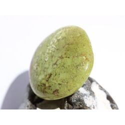 Opal grn Pistazienopal XXL Trommelstein / Seifenstein / Massagestein - Raritt - Sonderqualit - ca. 5,1 cm x 4,7 cm x 1,6 cm (GKS)