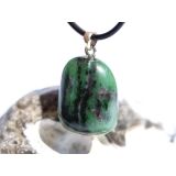 Rubin-Zoisit (Anyolith) Trommelstein / Schmuckstein - Anhänger Öse - ca. 3,4 cm x 1,7 cm x 1,6 cm