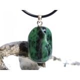Rubin-Zoisit (Anyolith) Trommelstein / Schmuckstein - Anhänger Öse - ca. 3,4 cm x 1,7 cm x 1,6 cm