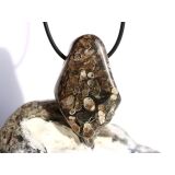 Turitella-Jaspis XXL Trommelstein gebohrt - Sonderqualität - ca. 4,5 cm x 2,8 cm x 1,7 cm (ES)
