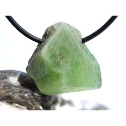 Peridot Kristall- / Rohsteinform mit Spitze, gebohrt (Olivin / Chrysolith) - Sonderqualität - ca. 2,6 cm x 2,6 cm x 1,4 cm