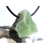 Peridot Kristall- / Rohsteinform mit Spitze, gebohrt (Olivin / Chrysolith) - Sonderqualität - ca. 2,6 cm x 2,6 cm x 1,4 cm
