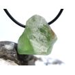 Peridot Kristall- / Rohsteinform mit Spitze, gebohrt (Olivin / Chrysolith) - Sonderqualität - ca. 2,6 cm x 2,6 cm x 1,4 cm