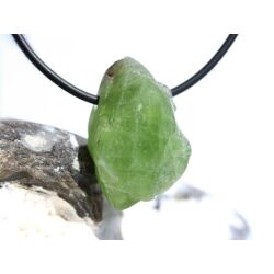Peridot Kristall- / Rohsteinform gebohrt (Olivin / Chrysolith) - Sonderqualität - ca. 2,8 cm x 1,8 cm x 1,6 cm