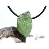 Peridot Kristall- / Rohsteinform gebohrt (Olivin / Chrysolith) - Sonderqualität - ca. 2,8 cm x 1,8 cm x 1,6 cm