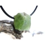 Peridot Kristall- / Rohsteinform mit Teilspitze, gebohrt (Olivin / Chrysolith) - Sonderqualität - ca. 1,7 cm x 1,6 cm x 1,5 cm