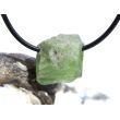 Peridot Kristall- / Rohsteinform mit Teilspitze, gebohrt (Olivin / Chrysolith) - Sonderqualität - ca. 1,7 cm x 1,6 cm x 1,5 cm