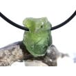 Peridot Kristall- / Rohsteinform mit Spitze, gebohrt (Olivin / Chrysolith) - Sonderqualität - ca. 2,1 cm x 1,6 cm x 1,4 cm