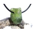 Peridot Kristall- / Rohsteinform mit Spitze, gebohrt (Olivin / Chrysolith) - Sonderqualität - ca. 2,1 cm x 1,6 cm x 1,4 cm