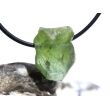 Peridot Kristall- / Rohsteinform mit Spitze, gebohrt (Olivin / Chrysolith) - Sonderqualität - ca. 2,1 cm x 1,6 cm x 1,4 cm