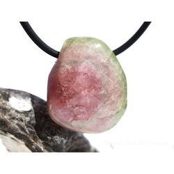 Wassermelonenturmalin Kristallquerschnitt / Scheibenstein gebohrt - Rarität - ca. 2,5 cm x 1,9 cm x 0,8 cm
