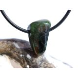 Turmalin grün (Verdelith) Trommelstein gebohrt - Sonderqualität - Rarität - ca. 1,9 cm x 1,1 cm x 1 cm